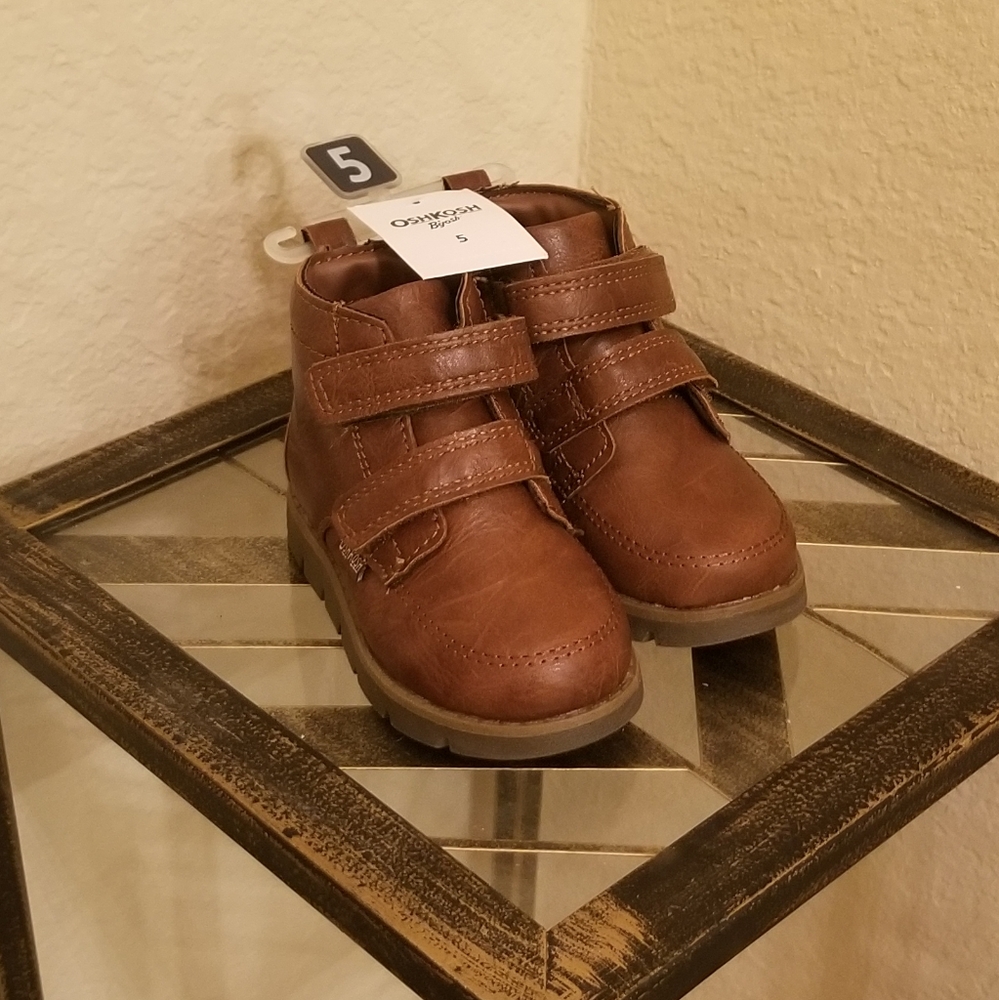 New OshKosh brand brown toddler boots